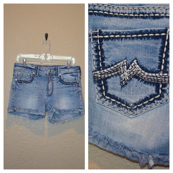 Sz 27 Miss Me Embroidered Boyfriend Blue Jean Shorts JPB1026SH - Picture 1 of 14